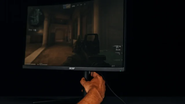 3 monitores Acer 27” curvos para gamers exigentes