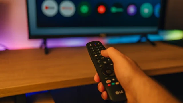 3 TV Semp 43 polegadas com ótima imersão