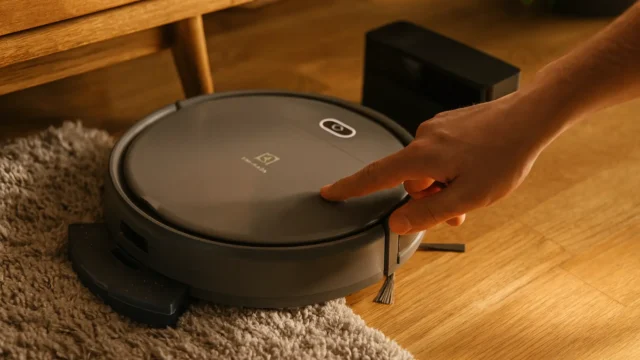 Praticidade diária: 3 robô aspirador limpa e passa pano