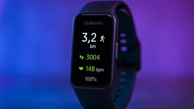 3 Smartwatch Samsung Galaxy Fit3 para uso diário