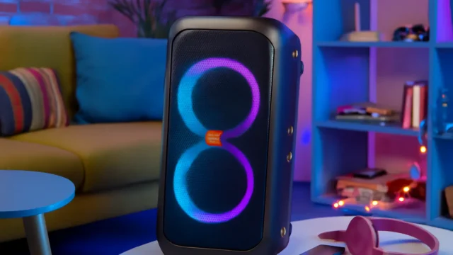 Caixa JBL PartyBox 310: som potente e preço acessível