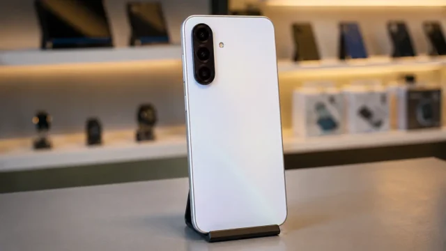 Galaxy A36 ou S25 FE: qual Samsung 5G faz mais sentido?