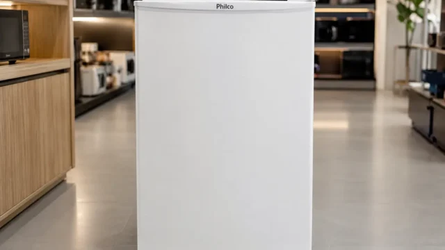 Entre 93L e 68L, o frigobar Philco muda de papel na rotina