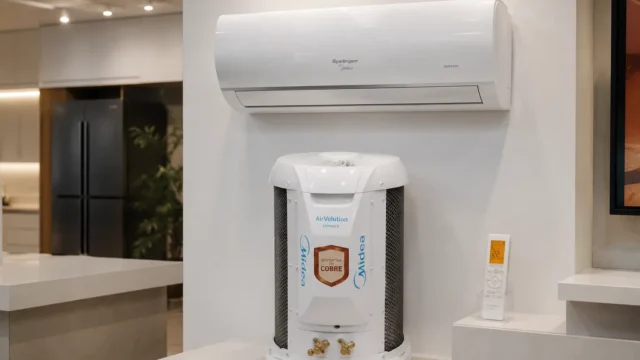 Ar-condicionado inverter: Midea 22000 BTUs ou modelos compactos