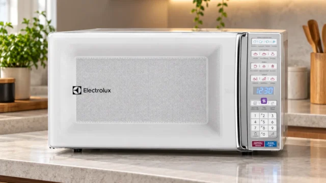 Micro-ondas Electrolux: 23, 27 ou 34 L para travessas diferentes